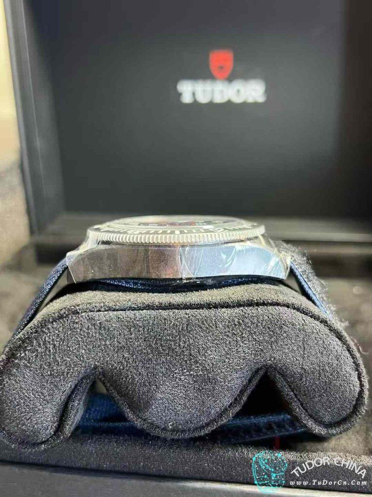 m25807kn-0001 实物图