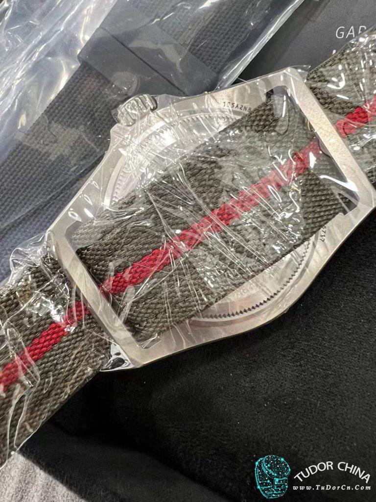 m25717n-0001实物图