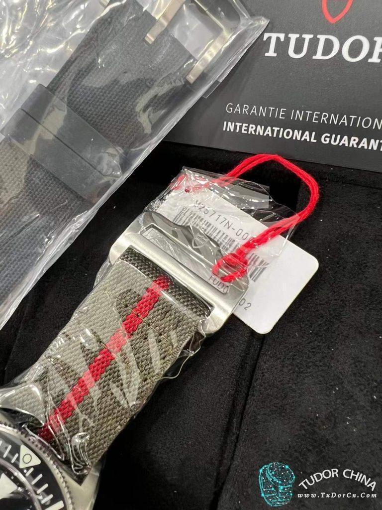 m25717n-0001实物图