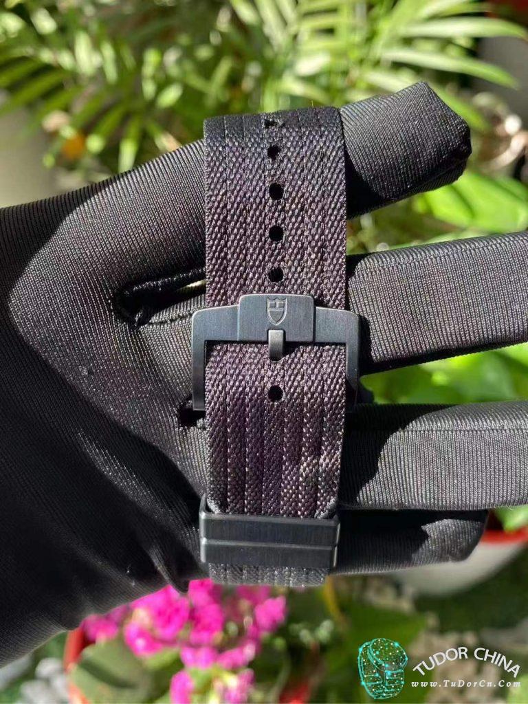 m25827kn-0001 实物图