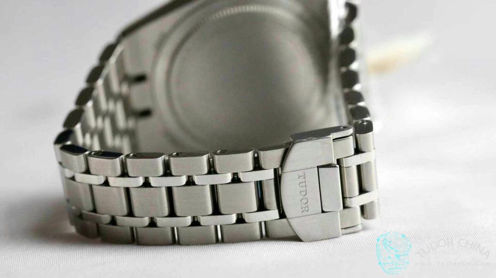 m28400-0004 Physical picture 