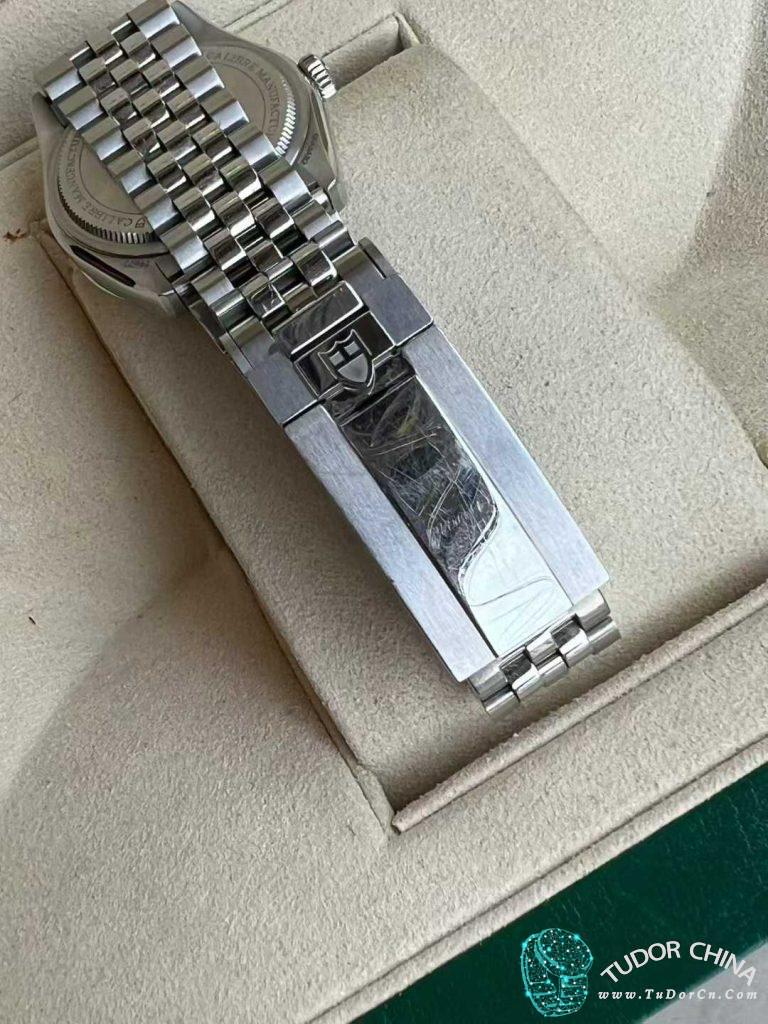 m79600-0005 Physical picture 