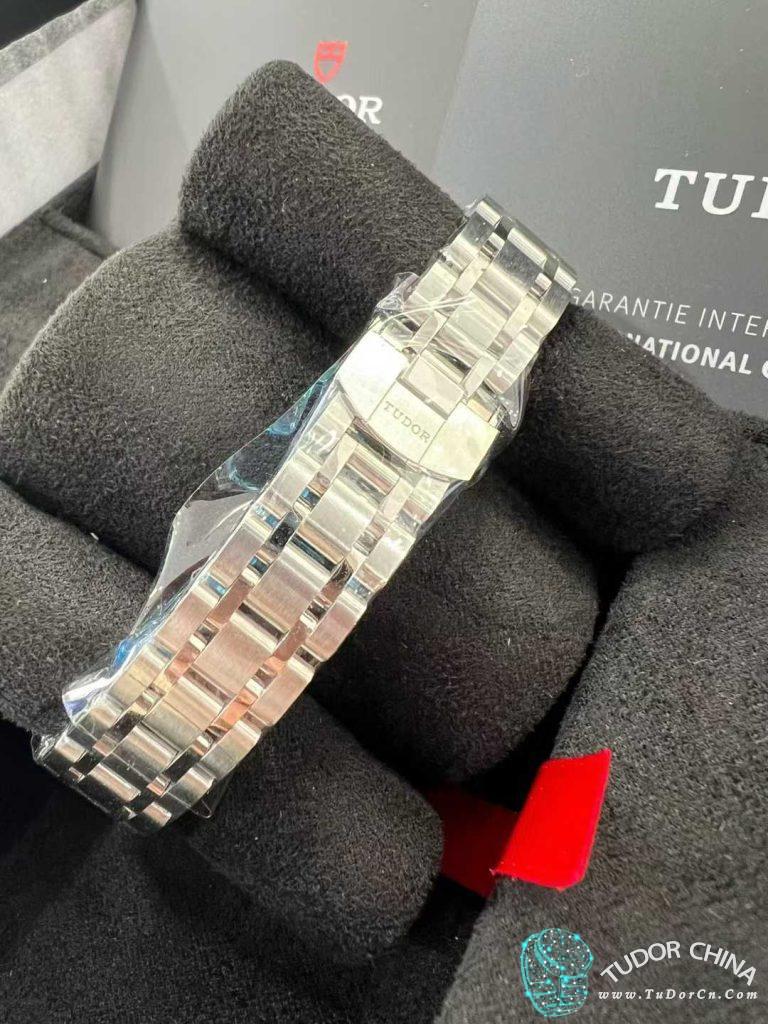 m28300-0004 Physical picture