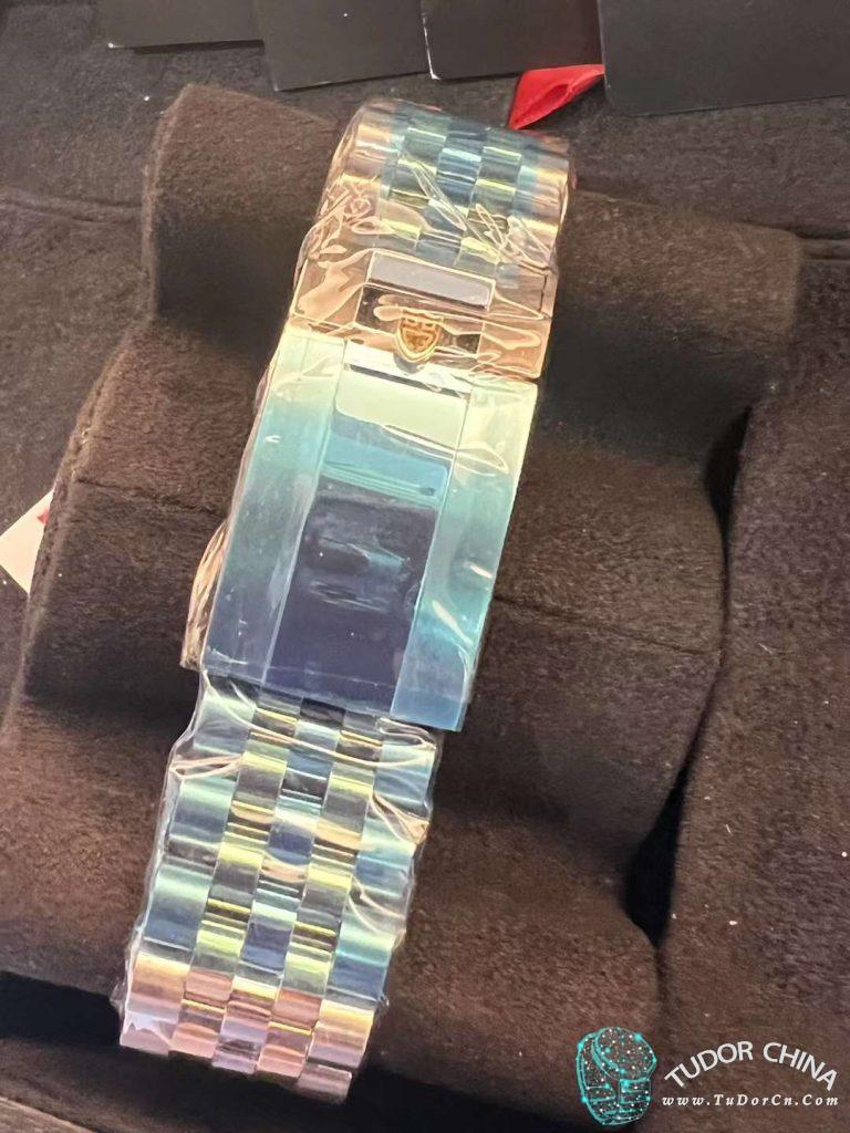 m79663-0002 Physical picture