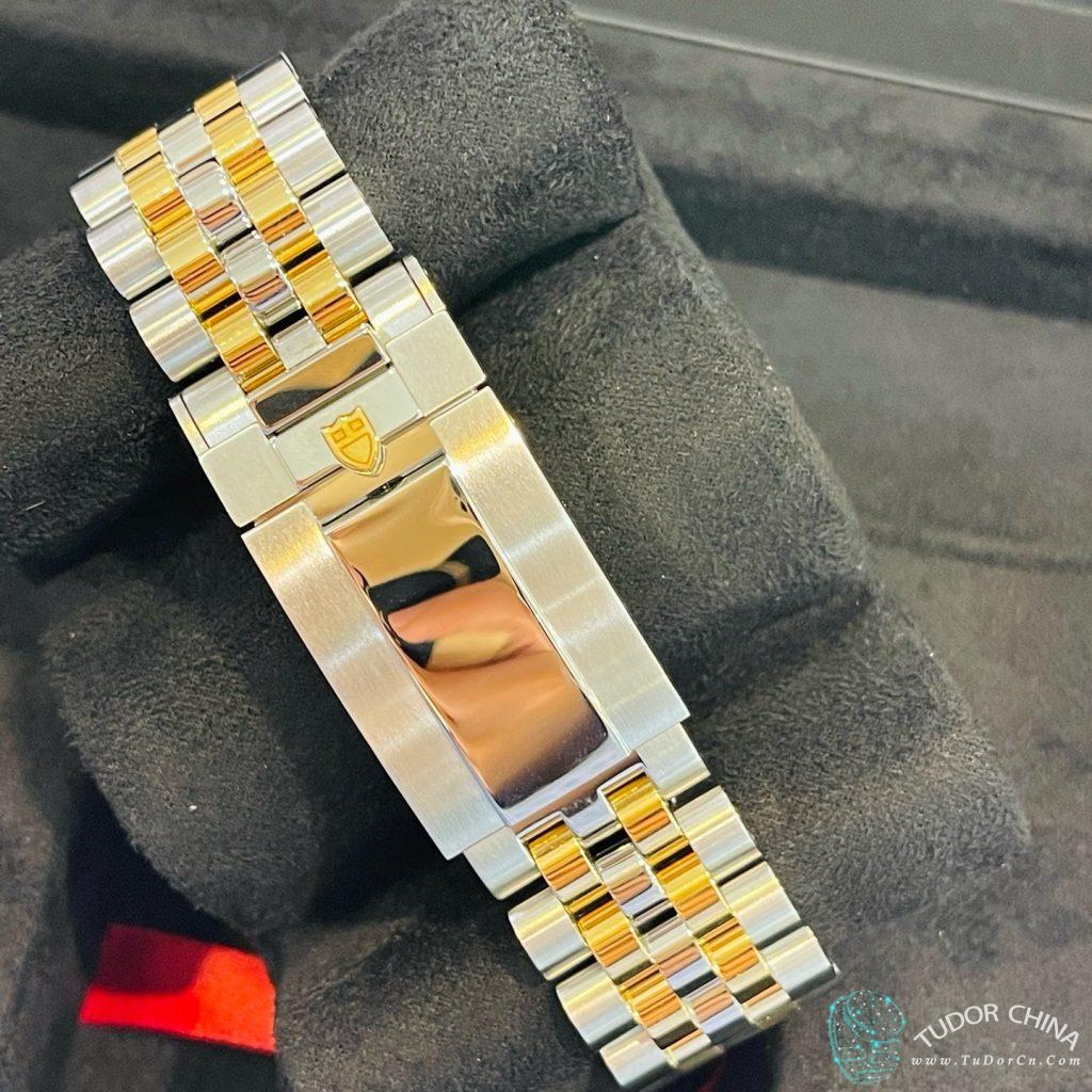 m79663-0008 Physical picture 